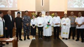 Wali Kota Batam Amsakar Achmad bersama Wakil Wali Kota Batam Li Claudia Chandra melakukan Safari Natal 2025 ke sejumlah gereja di Kota Batam. Foto: INIKEPRI.COM