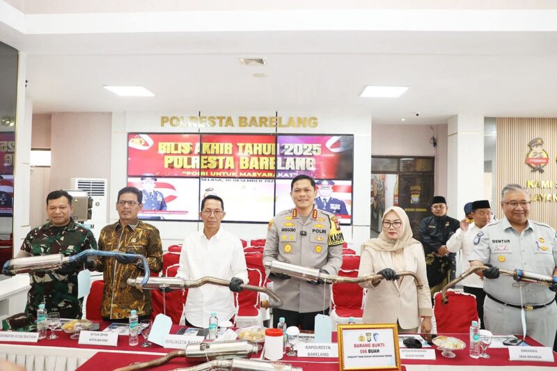 Amsakar saat menghadiri kegiatan Rilis Akhir Tahun 2025 Polresta Barelang yang dirangkaikan dengan pemusnahan barang bukti knalpot tidak sesuai spesifikasi teknis, di Mapolresta Barelang. Foto: INIKEPRI.COM/Media Center Batam 