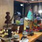 Deretan hidangan penutup bertema Natal tersaji di area dessert ARTOTEL Batam. Tampak chocolate fountain, kue berbentuk pohon Natal, Yule Log Cake, serta berbagai sajian manis lainnya yang menjadi bagian dari program Christmas Eve Feast. Foto: INIKEPRI.COM