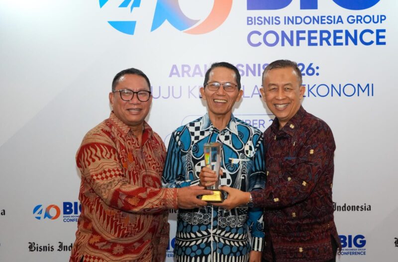 Badan Pengusahaan (BP) Batam menerima penghargaan sebagai Pioneer in Free Trade Zone Management for Regional Investment Gateaway dalam ajang BIG 40 Awards 2025  yang dihelat Bisnis Indonesia di Raffles Hotel, Jakarta, Selasa (8/12/2025). Foto: INIKEPRI.COM/BP Batam 