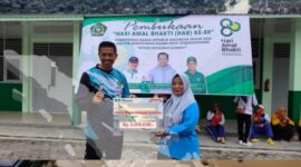 Madrasah Tsanawiyah Negeri (MTsN) Tanjungpinang menunjukkan kepedulian sosialnya dengan menyerahkan Donasi Kemanusiaan Peduli Banjir Bandang dan Tanah Longsor di wilayah Sumatera kepada Kantor Kementerian Agama (Kemenag) Kota Tanjungpinang. Foto: INIKEPRI.COM/MTsN Tanjungpinang 