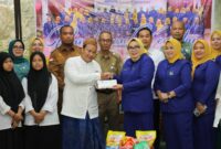 Dalam rangka memperingati Hari Ibu ke-97 Tingkat Kota Batam, Persatuan Istri Karyawan BP Batam (PIKORI BP Batam) menyelenggarakan rangkaian kegiatan bakti sosial pada Selasa (9/12/2025). Foto: INIKEPRI.COM
