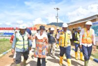 Bupati Natuna Cen Sui Lan meninjau progres pekerjaan Optimalisasi Pemanfaatan SPAM Embung Sebayar di Ranai. Foto: INIKEPRI.COM