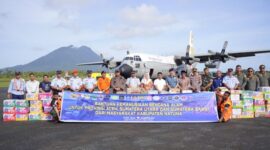 Bantuan kemanusiaan tahap kedua resmi diberangkatkan menuju Aceh, Sumatra Utara, dan Sumatra Barat pada Rabu pagi (10/12), melalui Apron Base Ops Lanud Raden Sadjad. Foto: INIKEPRI.COM