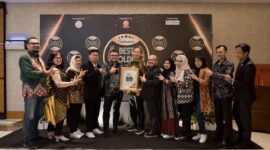 RSBP Batam kembali mencatatkan prestasi di tingkat nasional dengan diterimanya penghargaan Indonesian Best Golden Awards 2025 dalam kategori “The Best Reliable Hospital in Health Service Excellent of the Year.” Foto: INIKEPRI.COM/BP Batam 