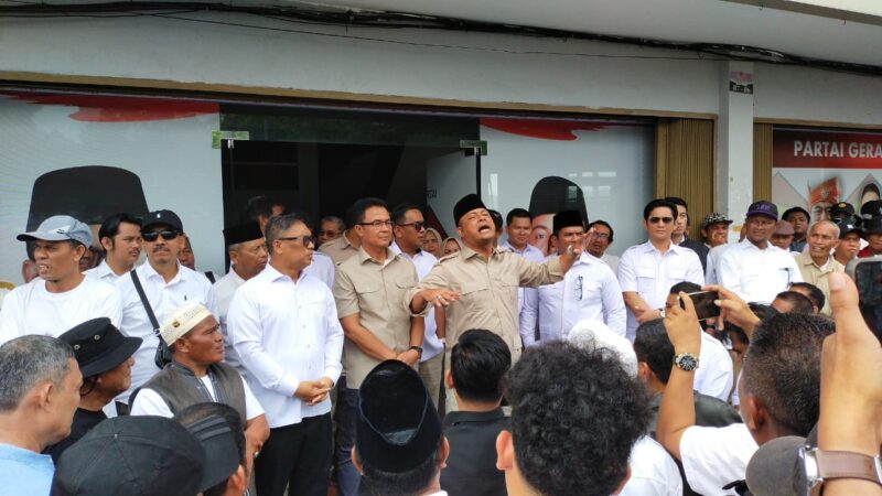 Ratusan kader, simpatisan, dan relawan Partai Gerindra memadati Kantor DPD Partai Gerindra Provinsi Kepulauan Riau, Jumat (19/12/2025). Foto: INIKEPRI.COM 