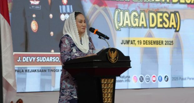 Bupati Natuna Cen Sui Lan saat memberikan sambutan pada Sosialisasi Program Jaksa Garda Depan (Jaga Desa) sekaligus Penandatanganan Pakta Integritas Kepala Desa se-Kabupaten Natuna. Foto: INIKEPRI.COM