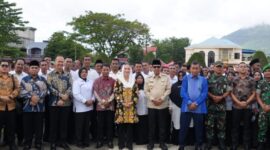 Pemerintah Kabupaten Natuna secara resmi melantik sebanyak 2.250 Pegawai Pemerintah dengan Perjanjian Kerja (PPPK) Paruh Waktu, Sabtu (20/12/2025), bertempat di Alun-alun Pantai Piwang. Foto: INIKEPRI.COM