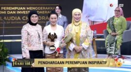 Li Claudia Chandra meraih penghargaan Pemimpin Perempuan Penggerak Ekonomi dan Investasi Daerah dalam Talkshow Spesial Hari Ibu TV One. Foto: Tangkapan Layar 