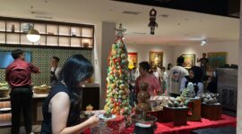 Mengusung tema “Santa, Saved Us A Seat!”, ARTOTEL Batam menghadirkan perayaan Natal yang terasa dekat dan personal. Foto: INIKEPRI.COM