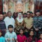Bupati Natuna Cen Sui Lan bersama Forum Koordinasi Pimpinan Daerah (Forkopimda) Kabupaten Natuna melakukan pemantauan langsung pelaksanaan ibadah Malam Natal 2025. Foto: INIKEPRI.COM