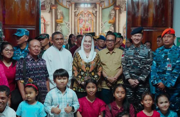 Bupati Natuna Cen Sui Lan bersama Forum Koordinasi Pimpinan Daerah (Forkopimda) Kabupaten Natuna melakukan pemantauan langsung pelaksanaan ibadah Malam Natal 2025. Foto: INIKEPRI.COM
