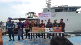 Anggota DPR RI Daerah Pemilihan Kepulauan Riau, Meireza Endipat Wijaya, secara resmi melepas pengiriman bantuan kemanusiaan bagi masyarakat terdampak bencana alam di Provinsi Aceh dan Sumatera Utara. Foto: INIKEPRI.COM