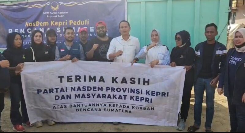 Tim NasDem Kepri Peduli saat berada di Aceh Tamiang. Foto: INIKEPRI.COM
