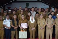 Pemerintah Kabupaten Natuna menggelar acara Pengantar Purna Tugas Aparatur Sipil Negara (ASN) sebagai bentuk penghormatan dan apresiasi atas pengabdian para abdi negara yang telah menyelesaikan masa tugasnya. Foto: INIKEPRI.COM