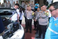 PT PLN Batam menghibahkan empat unit mobil listrik BYD Atto 1 kepada Kepolisian Daerah Kepulauan Riau (Polda Kepri). Foto: INIKEPRI.COM/PLN Batam 