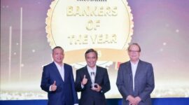 Direktur Utama BTN saat menerima penghargaan bergengsi di Jakarta. Foto: Berita Baik
