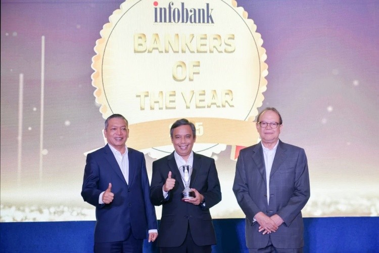 Direktur Utama BTN saat menerima penghargaan bergengsi di Jakarta. Foto: Berita Baik
