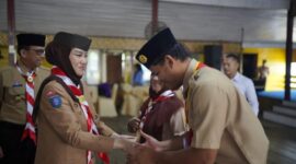 Bupati Natuna, Cen Sui Lan, membuka Rakercab Pramuka Natuna 2025 di Aula Rumah Makan Sisi Basisir, Jalan Datuk Kaya Wan Muhammad Benteng, Ranai, Rabu (10/12) pagi. Foto: INIKEPRI.COM