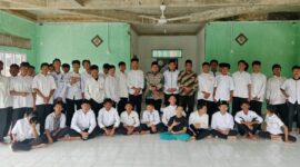 Bimbingan Remaja Usia Sekolah (BRUS) dan Pelatihan Fardhu Kifayah oleh KUA Kecamatan Meral. Foto: INIKEPRI.COM