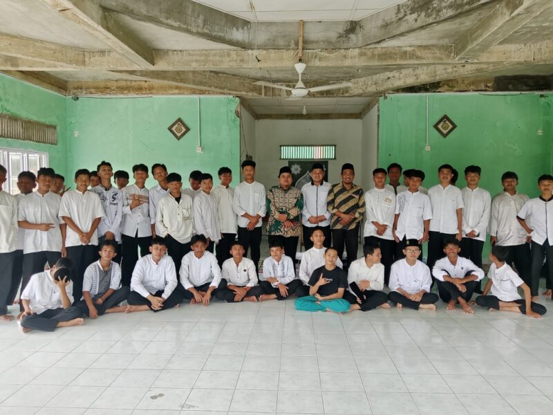 Bimbingan Remaja Usia Sekolah (BRUS) dan Pelatihan Fardhu Kifayah oleh KUA Kecamatan Meral. Foto: INIKEPRI.COM