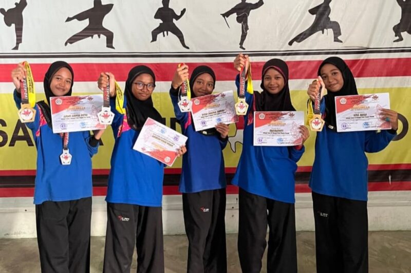 Siswi MTsN Lingga berhasil meraih sejumlah juara ajang Kejuaraan Pencak Silat SMI (Satria Muda Indonesia) Lingga Championship II 2025. Foto: INIKEPRI.COM