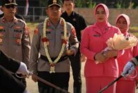 AKBP Andri Kurniawan dan istri saat Sertijab Kapolres Pangandaran beberapa waktu lalu. Foto: Istimewa 
