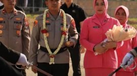 AKBP Andri Kurniawan dan istri saat Sertijab Kapolres Pangandaran beberapa waktu lalu. Foto: Istimewa 