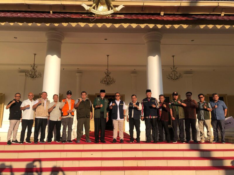 Wakil Gubernur Kepri, Nyanyang Haris Pratamura dan rombongan bersama Gubernur Sumbar Mahyeldi Ansharullah di Istana Gubernuran, Kota Padang. Foto: INIKEPRI.COM/KepriProv 