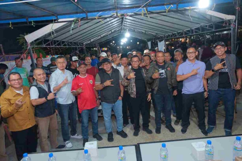 Wali Kota Tanjungpinang, Lis Darmansyah, secara resmi membuka Turnamen Domino Wali Kota Cup yang diselenggarakan oleh Komunitas Marwah Anak Negeri Tuah Berbenah (MANTAB), bertempat di Warung Kopi JK, Jalan Bandara. Foto: INIKEPRI.COM/TanjungpinangKota 