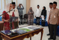 Bupati Natuna, Cen Sui Lan, secara resmi melantik dan mengukuhkan 17 Pegawai Negeri Sipil (PNS) di lingkungan Pemerintah Kabupaten Natuna, Jumat (9/1/2026) pagi. Foto: INIKEPRI.COM/NatunaKab 