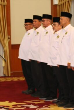 Menag Kukuhkan Pengurus BP4 Kepri, Tekankan Ketahanan Keluarga sebagai Fondasi Negara