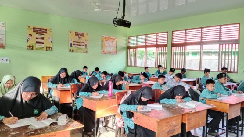 Madrasah Tsanawiyah Negeri (MTsN) Tanjungpinang melalui kegiatan ekstrakurikuler English Club. Foto: INIKEPRI.COM
