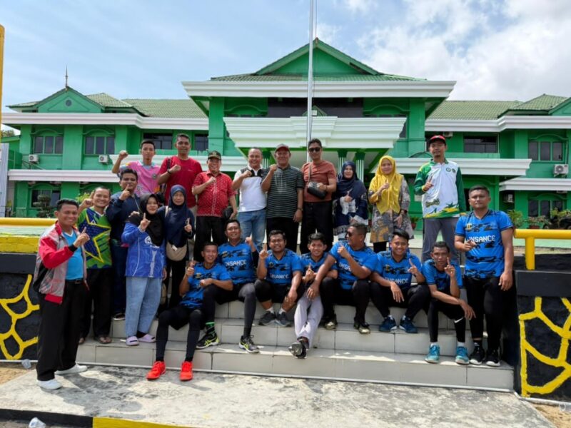 Tim bola voli Kantor Kementerian Agama (Kemenag) Kota Batam resmi mengukuhkan diri sebagai yang terbaik dalam ajang ekshibisi olahraga Hari Amal Bakti (HAB) ke-80 Kemenag RI. Foto: INIKEPRI.COM