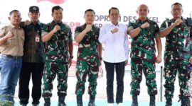 Amsakar saat meninjau percepatan pembangunan KDKMP di Kantor Lurah Tembesi, Kecamatan Sagulung. Foto: INIKEPRI.COM/Media Center Batam 