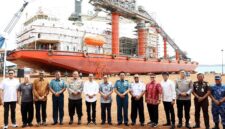 Kapal tipe Floating Landing Facility (FLF) bernama Permata Borneo 1, yang sepenuhnya dibangun di Kota Batam, resmi diluncurkan di Galangan PT Bahtera Bahari Shipyard. Foto: INIKEPRI.COM/Media Center Batam 
