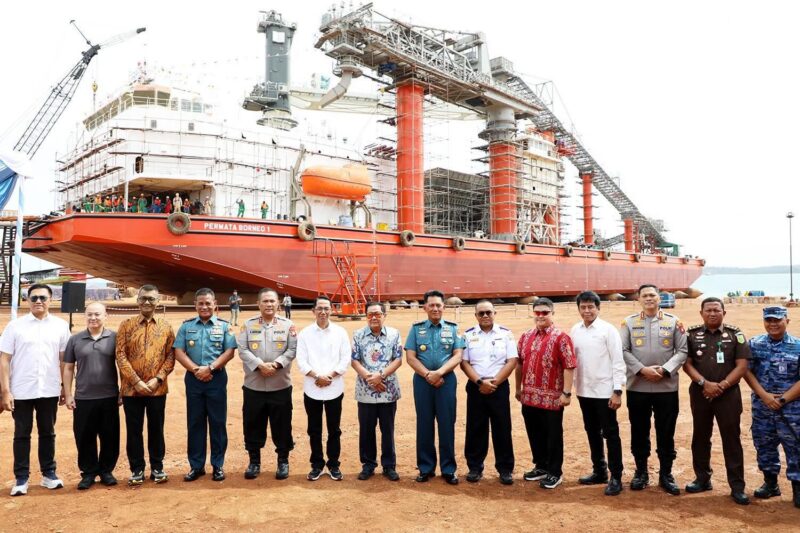 Kapal tipe Floating Landing Facility (FLF) bernama Permata Borneo 1, yang sepenuhnya dibangun di Kota Batam, resmi diluncurkan di Galangan PT Bahtera Bahari Shipyard. Foto: INIKEPRI.COM/Media Center Batam 