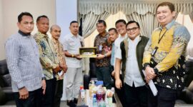 Sekretaris Daerah (Sekda) Kota Batam, Firmansyah, menerima kunjungan kerja anggota DPRD Kabupaten Siak. Foto: INIKEPRI.COM/Media Center Batam 