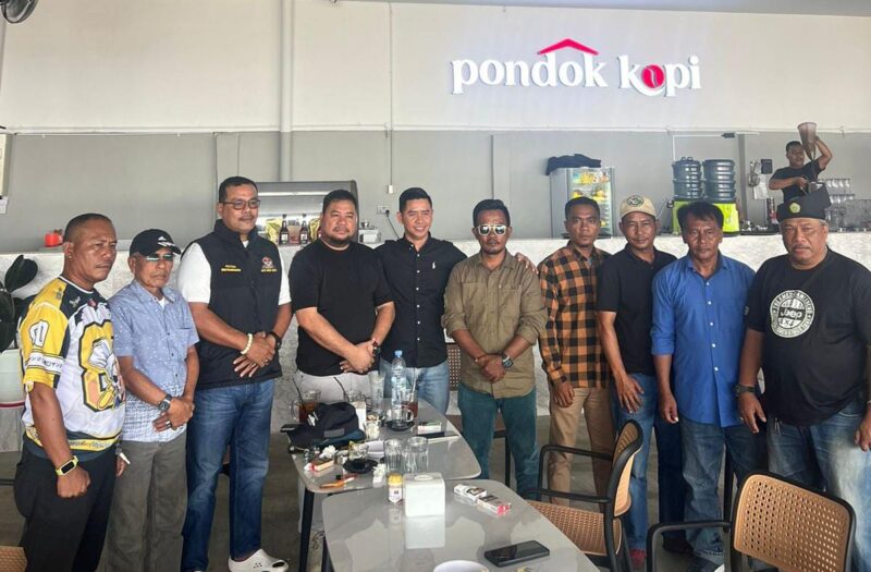 Ketua Umum Ikatan Keluarga Riau Lingga (IKRAL) Sopian Galang bersama Pendiri LANG LAUT, Panglima Suherman, S.E., M.M., mengambil langkah strategis dengan mengonsolidasikan sejumlah organisasi masyarakat (ormas) lokal di wilayah Batam dan sekitarnya. Foto: INIKEPRI.COM