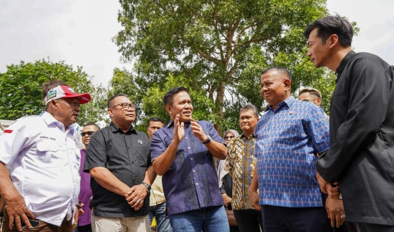 Wakil Menteri Koperasi dan UMKM RI, Helvi Yuvi Moraza saat berkunjung ke kawasan Jodoh Boulevard. Foto: INIKEPRI.COM/BP Batam 