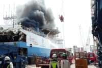 Foto yang memperlihatkan kebakaran kapal diduga di areal PT ASL. Foto: Istimewa