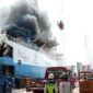 Foto yang memperlihatkan kebakaran kapal diduga di areal PT ASL. Foto: Istimewa 
