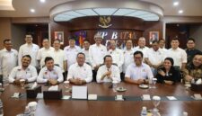 Kepala BP Batam, Amsakar Achmad, secara resmi menerima kunjungan silaturahmi dan audiensi pengurus baru Kamar Dagang dan Industri (KADIN) Kota Batam dan KADIN Provinsi Kepulauan Riau (Kepri). Foto: INIKEPRI.COM/BP Batam