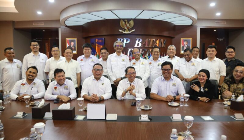 Kepala BP Batam, Amsakar Achmad, secara resmi menerima kunjungan silaturahmi dan audiensi pengurus baru Kamar Dagang dan Industri (KADIN) Kota Batam dan KADIN Provinsi Kepulauan Riau (Kepri). Foto: INIKEPRI.COM/BP Batam 