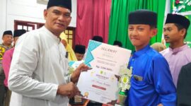 Siswa MTsN Tanjungpinang Zaidan berhasil meraih Juara 1 cabang Tilawah Remaja pada ajang Musabaqah Tilawatil Qur’an dan Hadist (MTQH) Kelurahan Pinang Kencana. Foto: INIKEPRI.COM