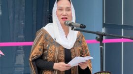 Bupati Natuna Cen Sui Lan saat meresmikan Satuan Pelayanan Pemenuhan Gizi (SPPG) Kecamatan Bunguran Timur Laut di Desa Limau Manis, sebagai bagian dari ikhtiar bersama menyiapkan generasi Natuna yang sehat dan berdaya saing. Foto: INIKEPRI.COM/NatunaKab 