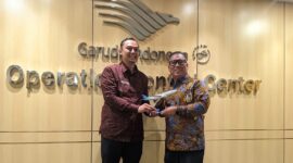  Wakil Gubernur Kepri, Nyanyang Haris Pratamura bersama Direktur Komersial PT Garuda Indonesia Reza Aulia Hakim usai pertemuan di Kantor Operational Centre Garuda Indonesia Soekarno Hatta international Airport. Foto: INIKEPRI.COM/KepriProv 