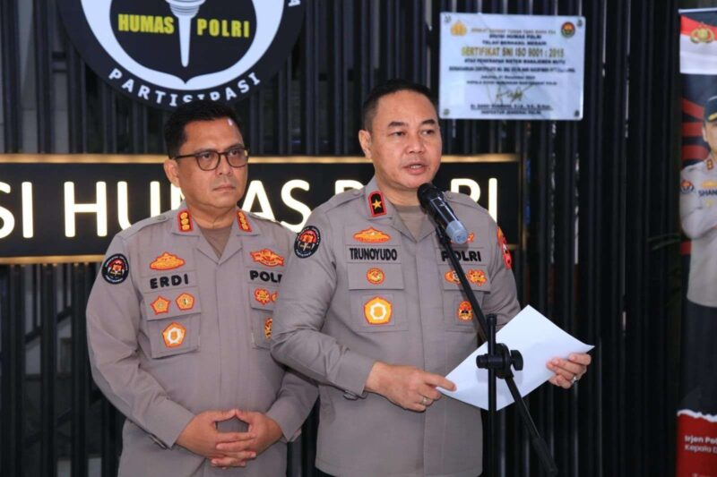 Kepala Biro Penerangan Masyarakat Polri Brigjen Trunoyudo Wisnu Andiko saat menjawab pertanyaan wartawan. Foto: Dokumentasi/Humas Polri