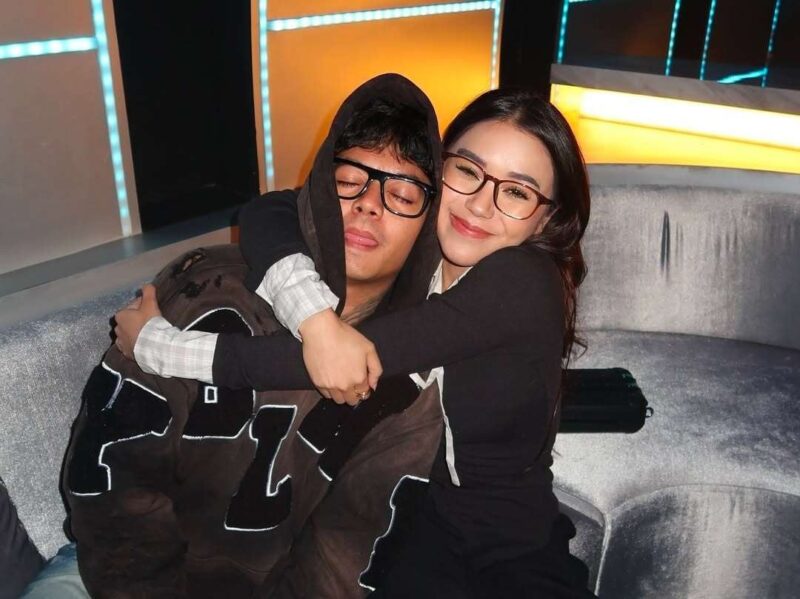 Mendiang Lula Lahfah bersama kekasih Reza Arap. Foto: Istimewa 