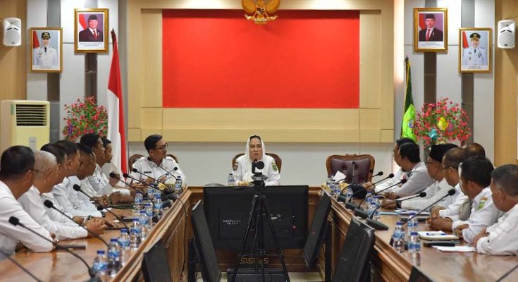 Bertempat di Ruang Rapat Lantai 2 Kantor Bupati Natuna, Jalan Batu Sisir Bukit Arai, Ranai, rabu (11/02) siang, Bupati Natuna, Cen Sui Lan memimpin rapat koordinasi bersama seluruh camat se-Kabupaten Natuna. Foto: INIKEPRI.COM/NatunaKab